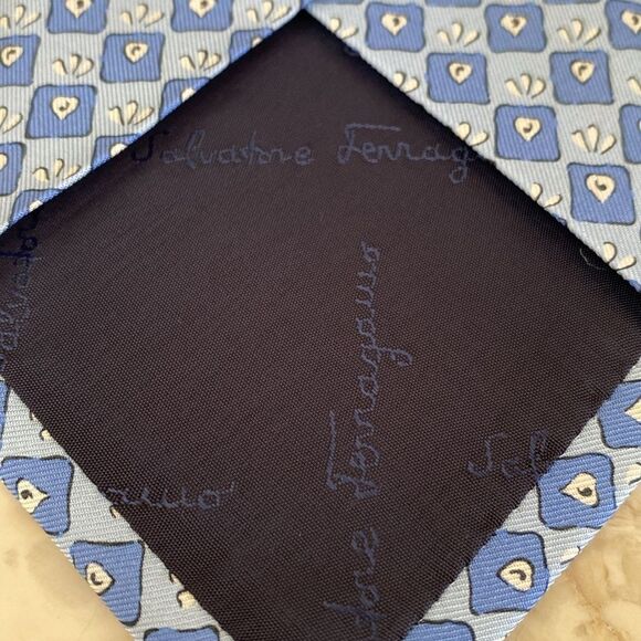 Salvatore Ferragamo 100% Silk Print Tie - Picture 9 of 11